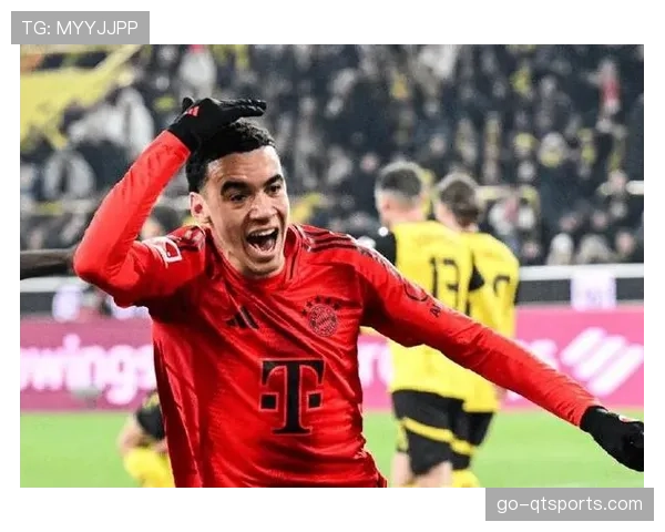 赛后更衣室通讯:拜仁晋级后,凯恩与穆夏拉探讨前场换位细节。 赛后更衣室通讯:拜仁晋级后,凯恩与穆夏拉探讨前场换位细节。