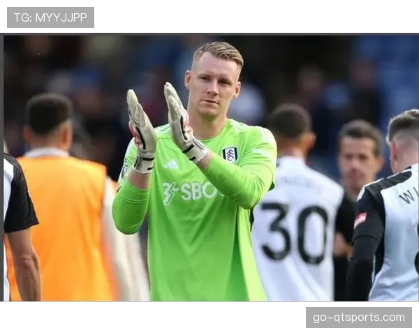 半场战报:富勒姆0-0曼联,主队门将莱诺多次化解对方压迫后形成的单刀 半场战报:富勒姆0-0曼联,主队门将莱诺多次化解对方压迫后形成的单刀